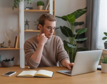 Comment utiliser le e-learning pour réussir sa reconversion professionnelle en 2026 : étapes, outils et erreurs à éviter