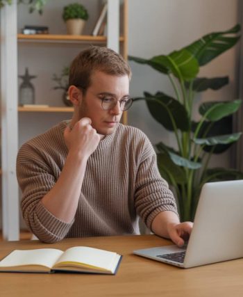 Comment utiliser le e-learning pour réussir sa reconversion professionnelle en 2026 : étapes, outils et erreurs à éviter